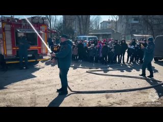 Саперы и пожарные провели урок безопасности для воспитанников “Незабудки“