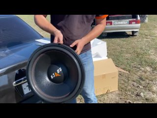 Огромный 18й сабвуфер за небольшие деньги ломает ВАЗ 2114. DL Audio Raven 18