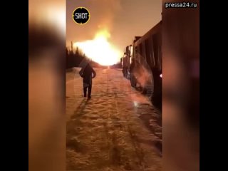 Прорыв газового трубопровода стал причиной мощного пожара у посёлка Лыхма в ХМАО этой ночью  Как выя