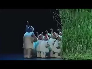 Умильный танец маленьких лебедят