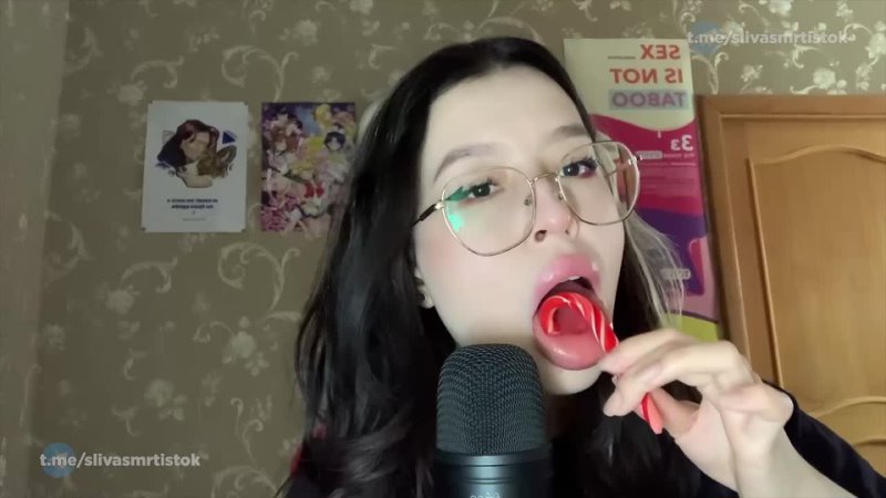 Lezzy Bunny ASMR Wet SUCKING LICKING LOLLIPOP Lezzy