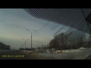 Опубликовано видео момента аварии в Твери, где иномарка опрокинулась на крышу