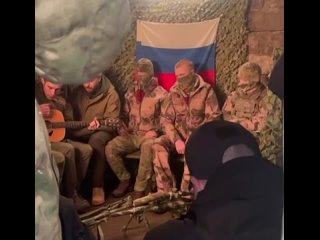 🇷🇺 Le rappeur ST et guitariste du groupe « Zveri » German Osipov a soutenu les combattants dans la zone de la Région militaire N