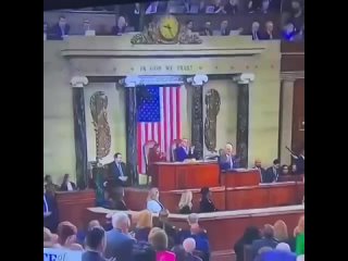 Трамп опубликовал это видео у себя, тем самым тролля Байдена, когда тот произносил речь в поддержку Украины