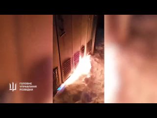 ГУР МО хохлов сообщает, что неизвестные сожгли несколько релейных шкафов на важных объектах