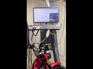 Испытания скорости и мощности модифицированного почтового мотоцикла.