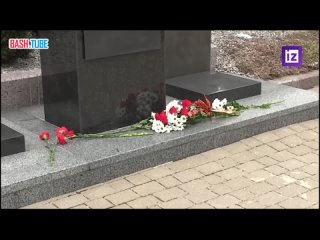 Участники всероссийской акции Нашим героям возложили цветы к пятникам Острая могила и Они отстояли Родину в Луганске