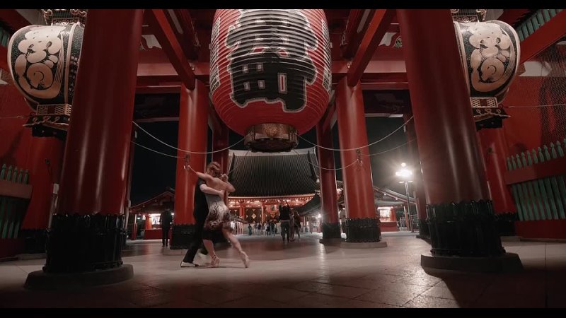 Tzu-Han  Kyoko en Tokyo  - El Cachivache Orkesta - Cielo Rojo
