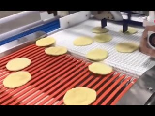 Автоматическая картонажная упаковка с верхней загрузкой в пищевой промышленности с помощью дельта-робота (робота-паука)