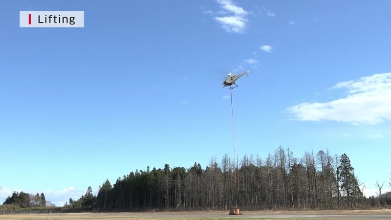 Un helicóptero no tripulado japonés levanta una carga récord con un