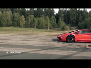 Ferrari F12 Berlinetta против Lamborghini Aventador LP700-4 4 заезда