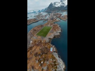 В норвежской деревеньке Хеннингсвер находится футбольный стадион с лучшим видом