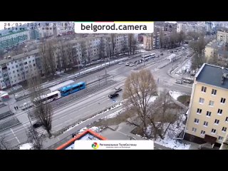 Авария на перекрестке Щорса и Костюкова попала на камеры видеонаблюдения При повороте налево с улицы Костюкова, водитель авт