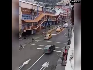 Передвижения эквадорской полиции на пикапах
