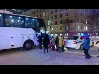 Сопровождение детей на Губернаторскую ёлку  сотрудниками отдела Госавтоинспекции  г. Североморска .