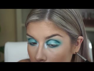 Frida Maczka - JEFFREE STAR BLUE BLOOD PALETTE TUTORIAL