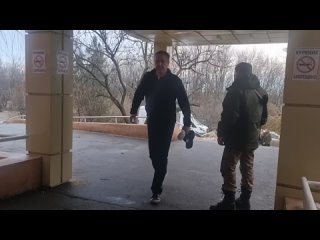 Народный артист России Андрей Соколов посетил в ЛНР раненных бойцов