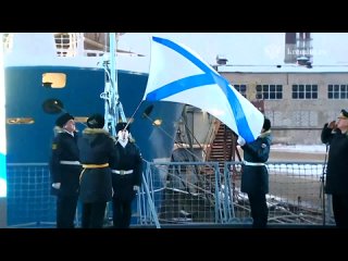 Владимир Путин принял участие в церемонии подъема флага на новых боевых кораблях, поступающих в состав Военно-Морского Флота