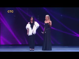 Юлианна Караулова и Бьянка - Про дружбу (Новая Песня Года, 2023) Live
