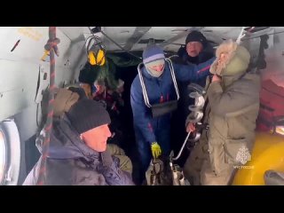 На Сахалине сотрудники МЧС России спасли рыбаков с оторвавшейся льдины