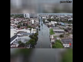 На Буэнос-Айрес обрушился сильнейший шторм с тропическим ливнем и градом.  В результате в городе зат