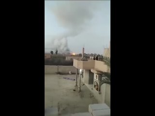 🇺🇸 🇸🇾 Американский самолет нанес удары по грузовикам и складам шиитских ополченцев Сирии в провинции Дейр-эз-Зор.