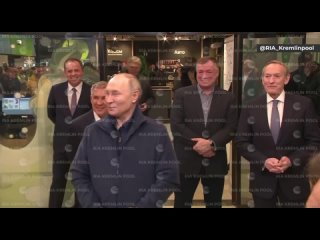 На КАМАЗе Путин доехал до кафе и поинтересовался вкусно ли там кормят