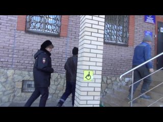 Новгородские полицейские выявили нелегалов, задействованных на строительстве здания в Боровичах