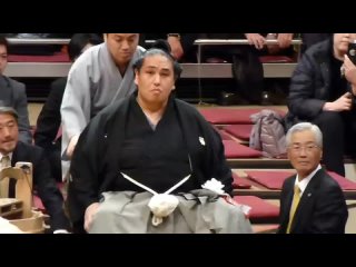 Предыдущий Оками-сан, Ёкодзуна Хакухо, борцы сумо из его собственной семьи, стопор мастера Фудзисимы (1 февраля 2014 г.)