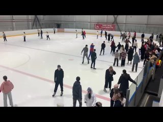 День студента на коньках: Великие Луки присоединились к всероссийскому фестивалю Спортивная студенческая ночь