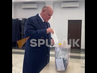 Аслан Бжания принял участие в досрочном голосовании на выборах президента России