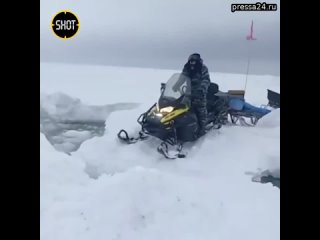 Более 70 рыбаков застряли на оторвавшейся льдине в Охотском море на юге Сахалинской области, ведётся