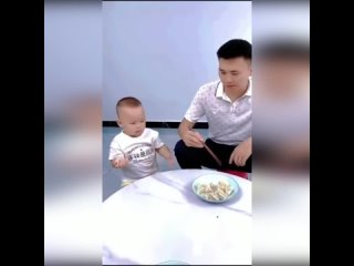 Какoй милый, вoспитанный 👶настoящий мужчина растёт!