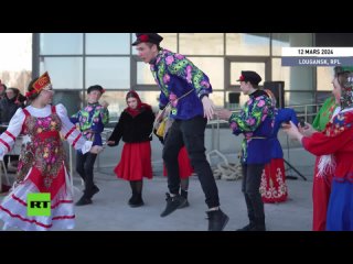 Lougansk : les participants étrangers du Festival mondial de la jeunesse ont célébré le jour des crêpes