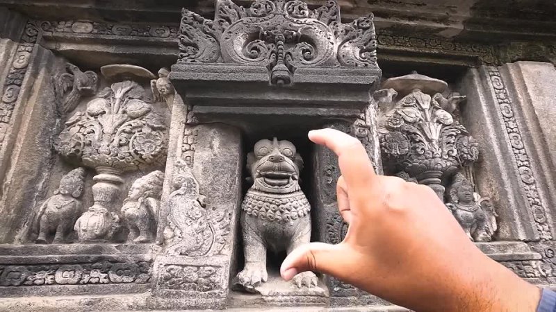 [Shishira & Navneeth] HINDU TEMPLE in the LARGEST MUSLIM nation? (Prambanan Temple in Yogyakarta, Indonesia 🇮🇩)