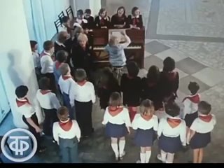 Песня Крылатые качели из фильма Приключения Электроника (1979 год)