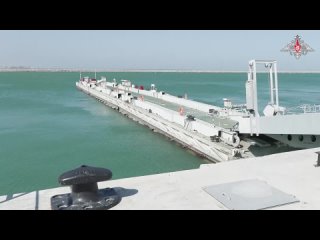 🏗 Специалисты Военно-строительного комплекса продолжают возводить объекты причального фронта нового пункта базирования... (видео)