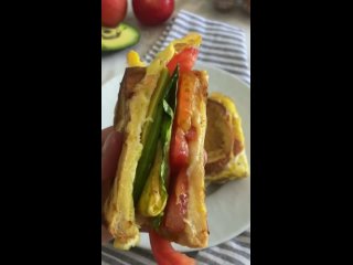 # Сытный сэндвич на завтрак 🥪 (Это прекрасный выбор для тех, кто стремится к здоровому питанию!)