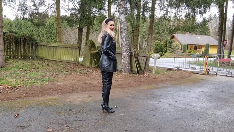 Granate Styling, walking outdoor in full leather, crotch high boots, short coat, long gloves,