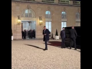 Килиан Мбаппе приехал в Елисейском дворце на встречу с президентом Франции и эмиром Катара