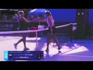 Проигравшая украинка пожала руку российской теннисистке во время турнира