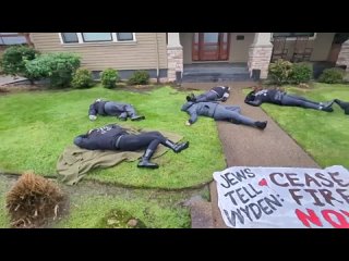 Pro-Palestine protesters demonstrate at Jewish Senator Ron Wyden’s home in Oregon