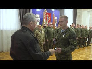 Сергей Шойгу в штабе объединенной группировки российских войск вручил государственные награды участникам спецоперации:... (видео)
