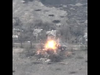 Уничтожение дома занятого операторами FPV-дронов ВСУ