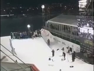 🇷🇺Огромный трамплин обрушился в Тюмени после соревнований по сноуборду, когда участники решили на нём сфотографироваться

Органи