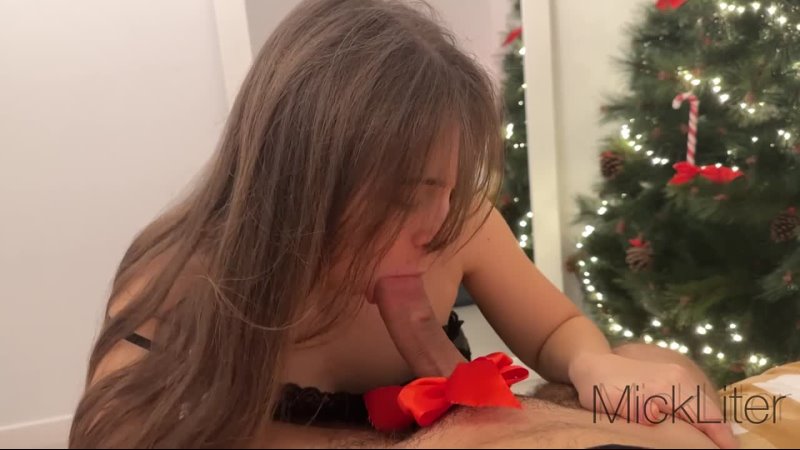 Gave my Roommate a Christmas Dick with a Bow - 