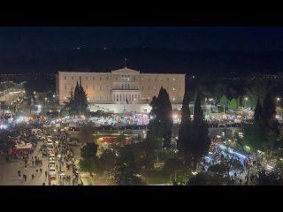 ☝️☢️🗣 - 🇬🇷🚜🥩🌽Фермеры Греции встречают теплый прием на марше в Афины.