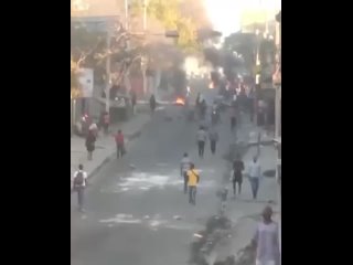 Администрация Байдена блокирует эвакуацию людей из Гаити.