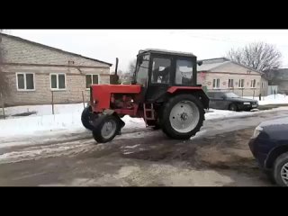 В Курской области сотрудники избиркомов пересели на тракторы