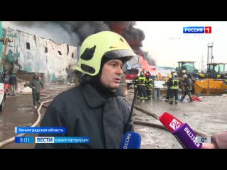 На Волхонском шоссе тушили пожар в производственном ангаре